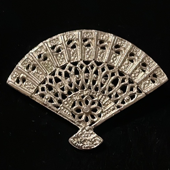 Silver Embedded Design Brooch - Picture 7 of 16